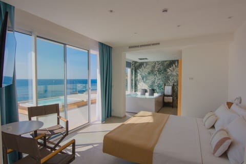 Suite, Private Pool, Sea View | Laptop workspace, free WiFi, bed sheets