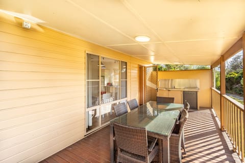 Beachside Family Suite (3BR) | Terrace/patio