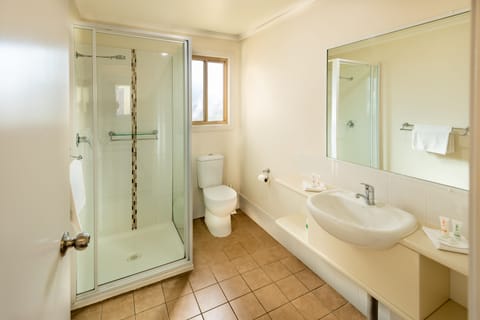 Beachside Family Suite (3BR) | Bathroom | Free toiletries, hair dryer, towels, soap