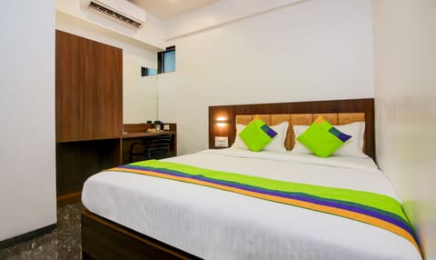 Basic Room | Desk, rollaway beds, free WiFi, bed sheets