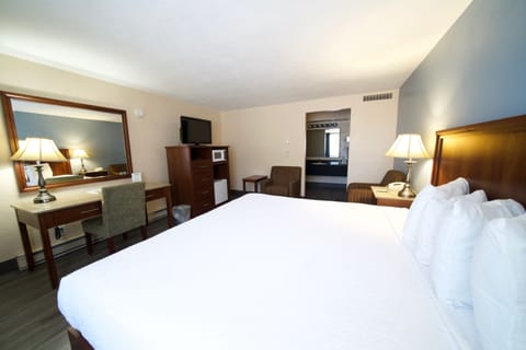 Standard Room, 1 King Bed, Non Smoking | Premium bedding, pillowtop beds, individually decorated