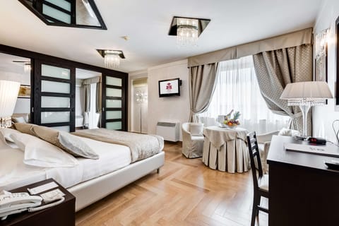 Suite, 1 King Bed, Jetted Tub | 8 bedrooms, minibar, in-room safe, desk