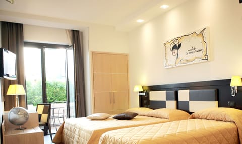 Triple Room | Premium bedding, minibar, in-room safe, desk