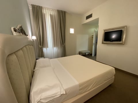 Comfort Room | Premium bedding, minibar, in-room safe, desk