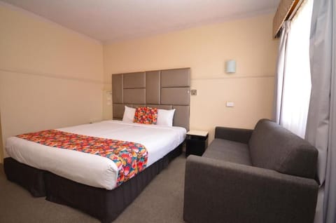 Superior Room, 1 King Bed | Desk, iron/ironing board, free WiFi, bed sheets