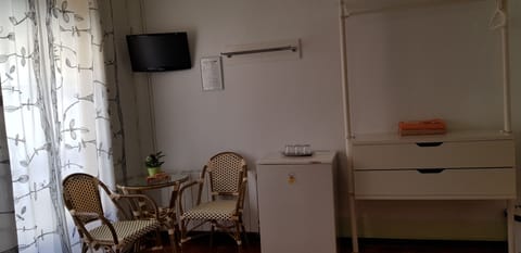Triple Room, Shared Bathroom | Living area