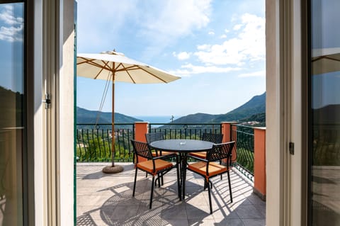 Comfort Room, Terrace, Sea View (Monterosso) | Terrace/patio