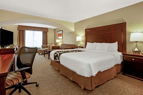 Deluxe Suite, 1 King Bed, Non Smoking (Deluxe Executive Suite) | Premium bedding, pillowtop beds, individually furnished, desk