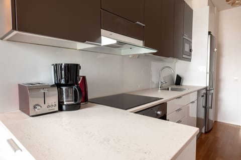 Comfort Apartment | Private kitchen | Stovetop, dishwasher, coffee/tea maker, cookware/dishes/utensils