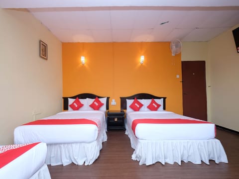 Family Double Room | Desk, free WiFi, bed sheets