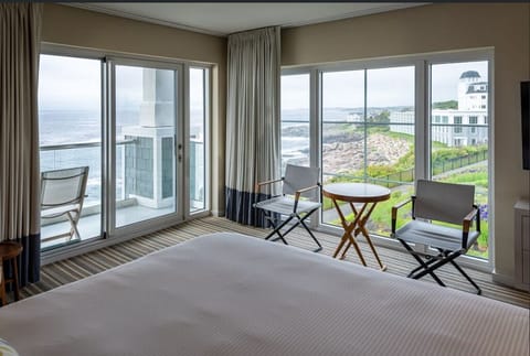 Deluxe Two Bedroom Oceanfront Suite | Premium bedding, down comforters, pillowtop beds, in-room safe