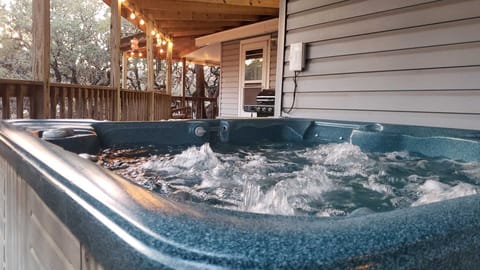 Large hot tub that overlooks the hill country!