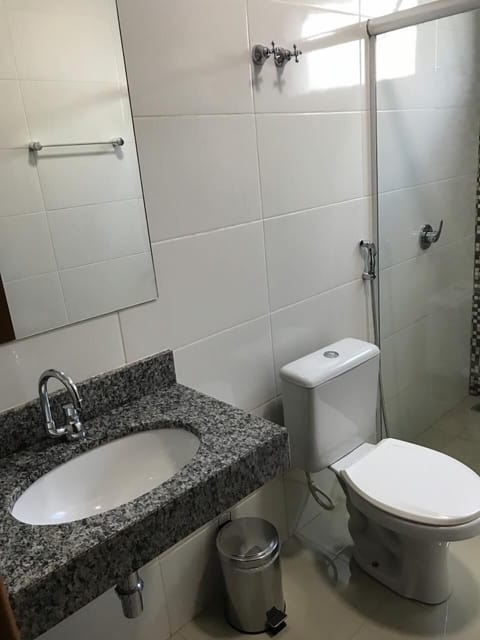 Separate tub and shower, jetted tub, towels