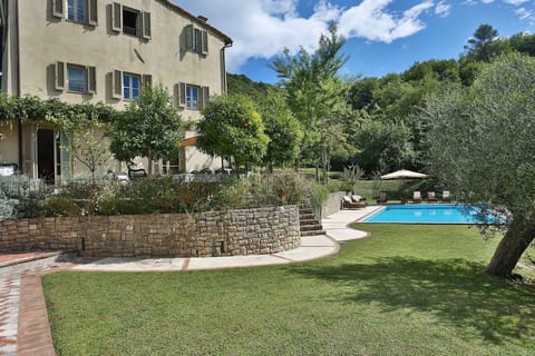 Building Exterior, Garden, Pool