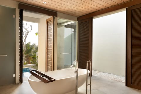 Hillside Villa | Bathroom | Separate tub and shower, deep soaking tub, free toiletries, hair dryer