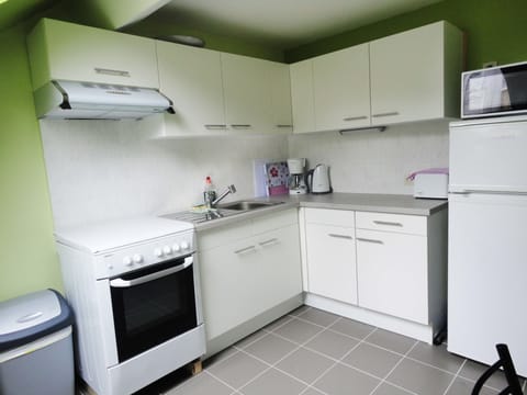 Duplex | Private kitchen | Fridge, microwave, oven, stovetop