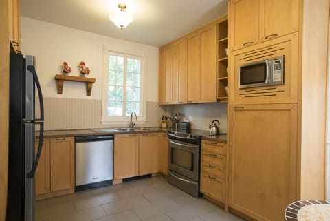 Family House | Shared kitchen | Microwave, coffee/tea maker