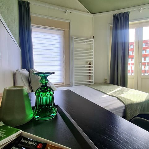 Single Room | Hypo-allergenic bedding, desk, blackout drapes, iron/ironing board