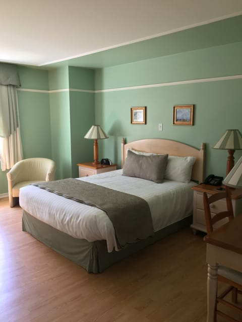 Classic Room, 1 Queen Bed (Charlevoisienne) | Iron/ironing board, cribs/infant beds, rollaway beds, free WiFi