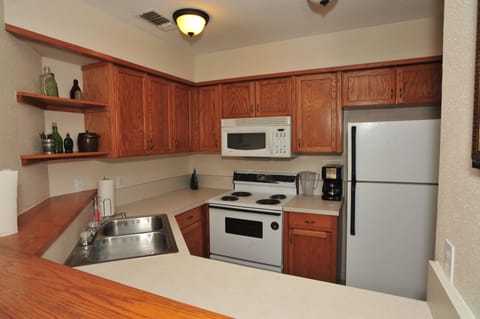 Standard Suite, Multiple Beds, Non Smoking (Lone Star Suite) | Private kitchen | Coffee/tea maker