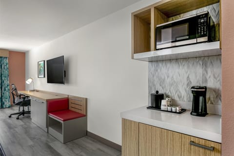 Room, 1 King Bed | 1 bedroom, desk, laptop workspace, blackout drapes