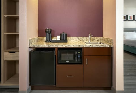 Room, 1 King Bed with Sofa bed, Accessible (Mobility & Hearing) | Minibar