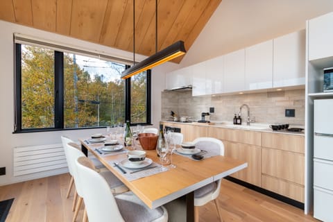 2BDR Townhouse | Dining room