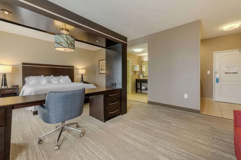 Studio Suite, 1 King Bed | Down comforters, in-room safe, blackout drapes, soundproofing