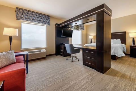 Studio Suite, 1 King Bed | Down comforters, in-room safe, blackout drapes, soundproofing