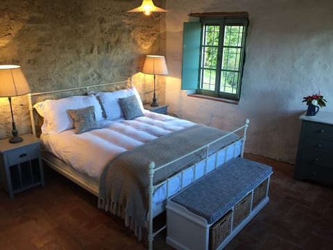 Light, spacious, airy master bedroom with en-suite shower 