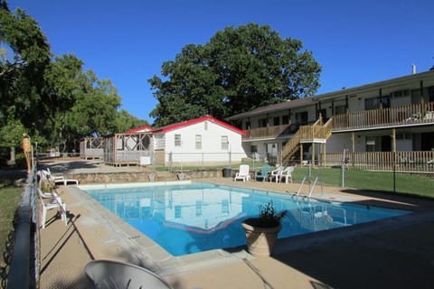 The poolside 6 bdrm at Cottage 6 plx