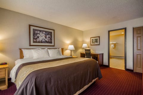 Suite, 1 King Bed, Non Smoking, Kitchen | Premium bedding, pillowtop beds, in-room safe, desk