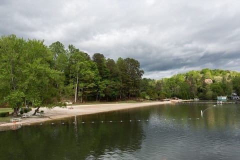 Enjoy the beach with your family and friends 