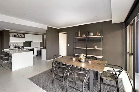 Standard Apartment | In-room dining