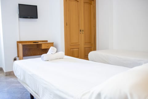 Standard Double Room | In-room safe, desk, iron/ironing board, free WiFi