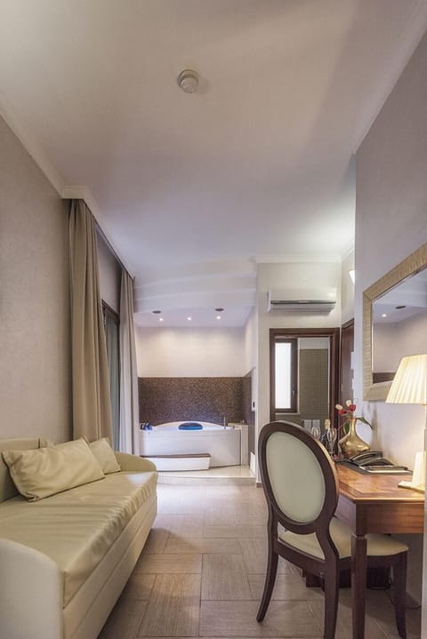 Junior Suite (con vasca idromassaggio) | Premium bedding, down comforters, minibar, in-room safe