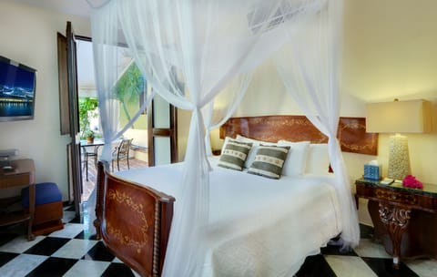 Suite, 1 King Bed, Terrace (SunDeck) | Premium bedding, pillowtop beds, in-room safe, individually decorated