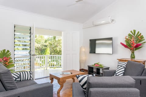 Tropical 2-Bedroom Apartment | In-room safe, individually decorated, iron/ironing board