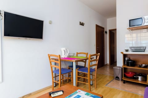 Apartment (Studio With Balcony) | Dining room