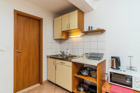 Apartment (Apartments Princ Hrvoje- One-Bedroom ) | Private kitchenette | Fridge, electric kettle