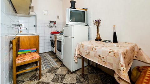 Apartment, 2 Bedrooms | Private kitchen