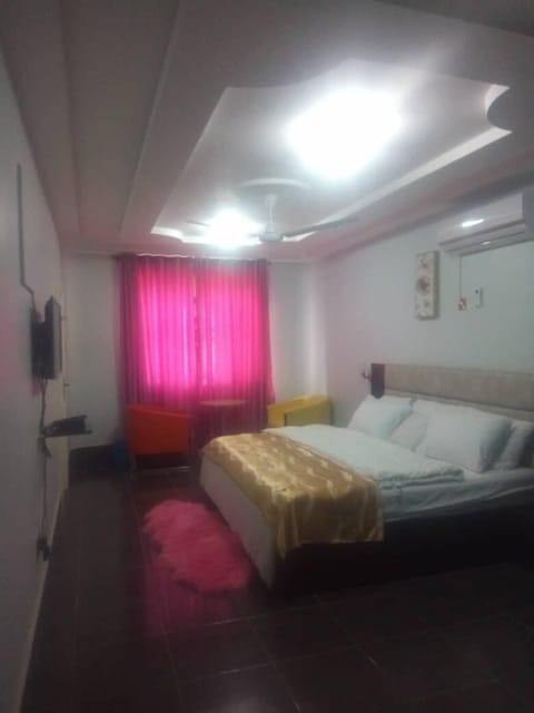 Deluxe Room, 1 King Bed | Free WiFi, bed sheets