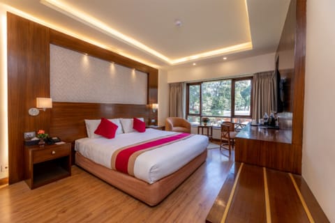 Junior Suite | Premium bedding, pillowtop beds, minibar, in-room safe