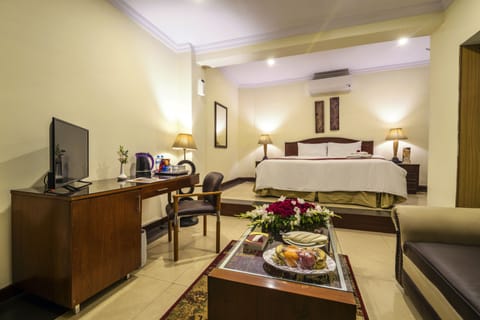 Luxury Suite, 1 King Bed, Private Bathroom | Minibar, desk, blackout drapes, soundproofing