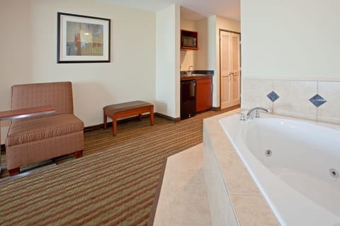 Suite, 1 King Bed (Additional Living Area) | In-room safe, desk, iron/ironing board, free cribs/infant beds