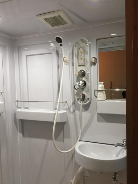 Japanese Style Room for 4 people | Bathroom | Combined shower/tub, free toiletries, hair dryer, slippers