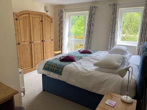 River view-Derw suite (floor 2) | Iron/ironing board, free WiFi, bed sheets