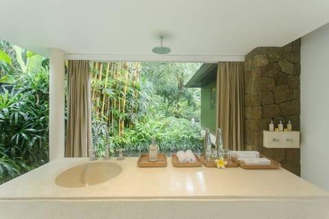 Batur One Bedroom Pool Villa | Bathroom | Free toiletries, bathrobes, slippers, towels