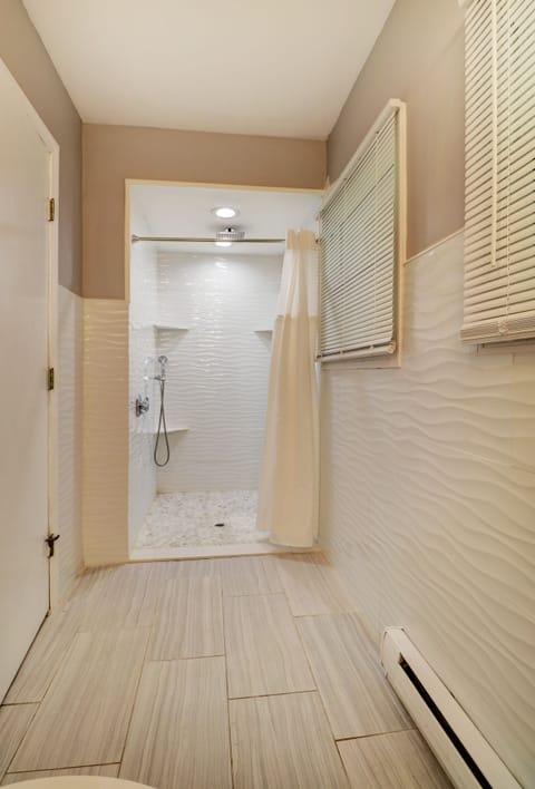 Suite, Multiple Beds | Bathroom shower