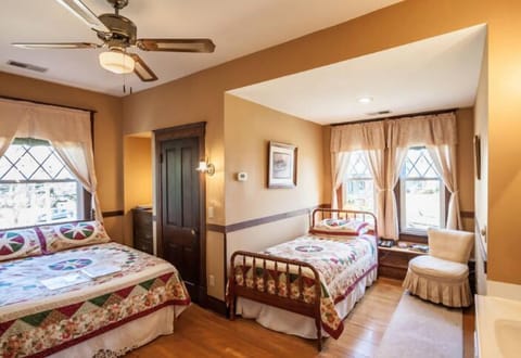 Double Room (Appomattox Room) | Premium bedding, individually decorated, individually furnished, desk